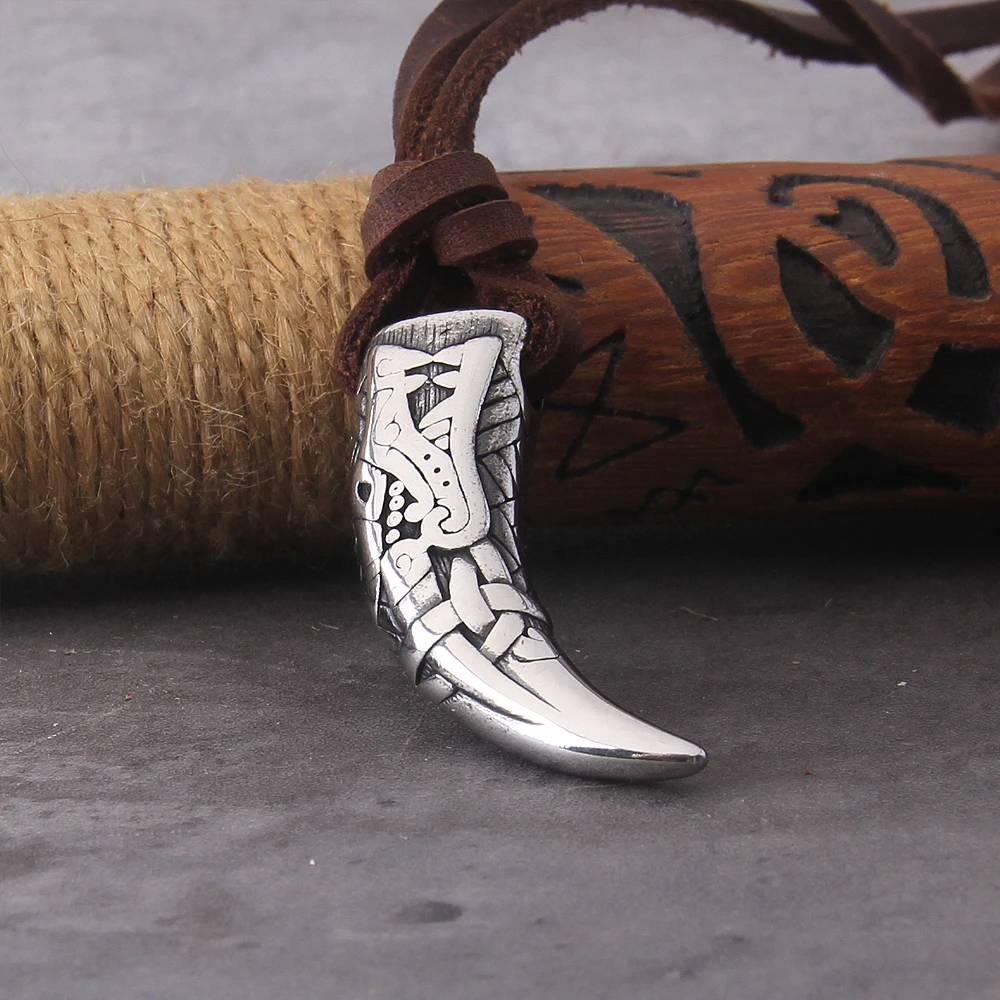 Collar Colmillo de Lobo Nórdico
