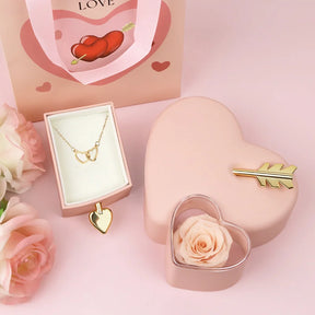 Caja de Joyas Cupido con Collar Personalizado y Rosa Eterna
